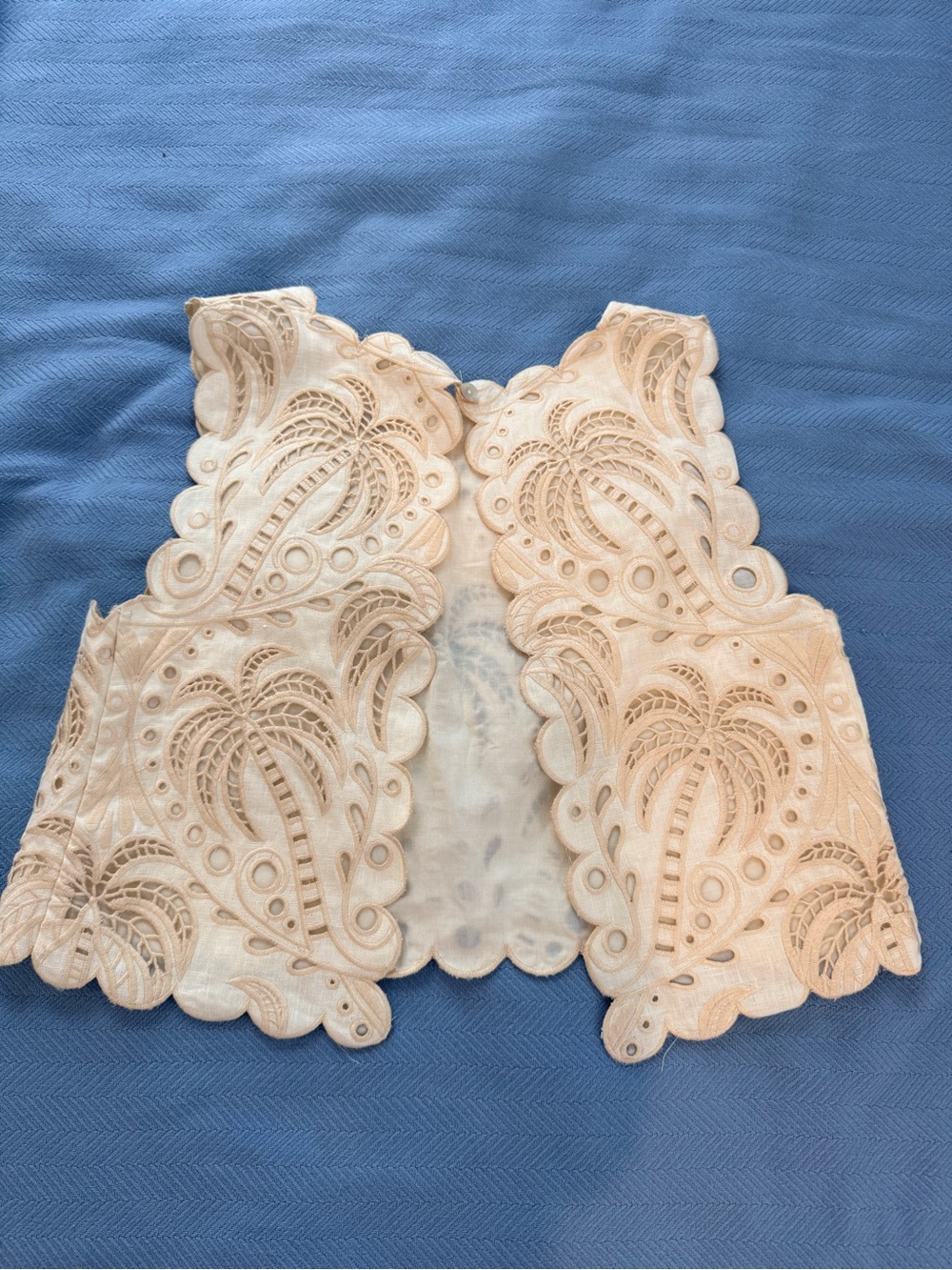 NWOT FARM Rio White Eyelet Scalloped Cropped Camisole - Picture 3 of 3